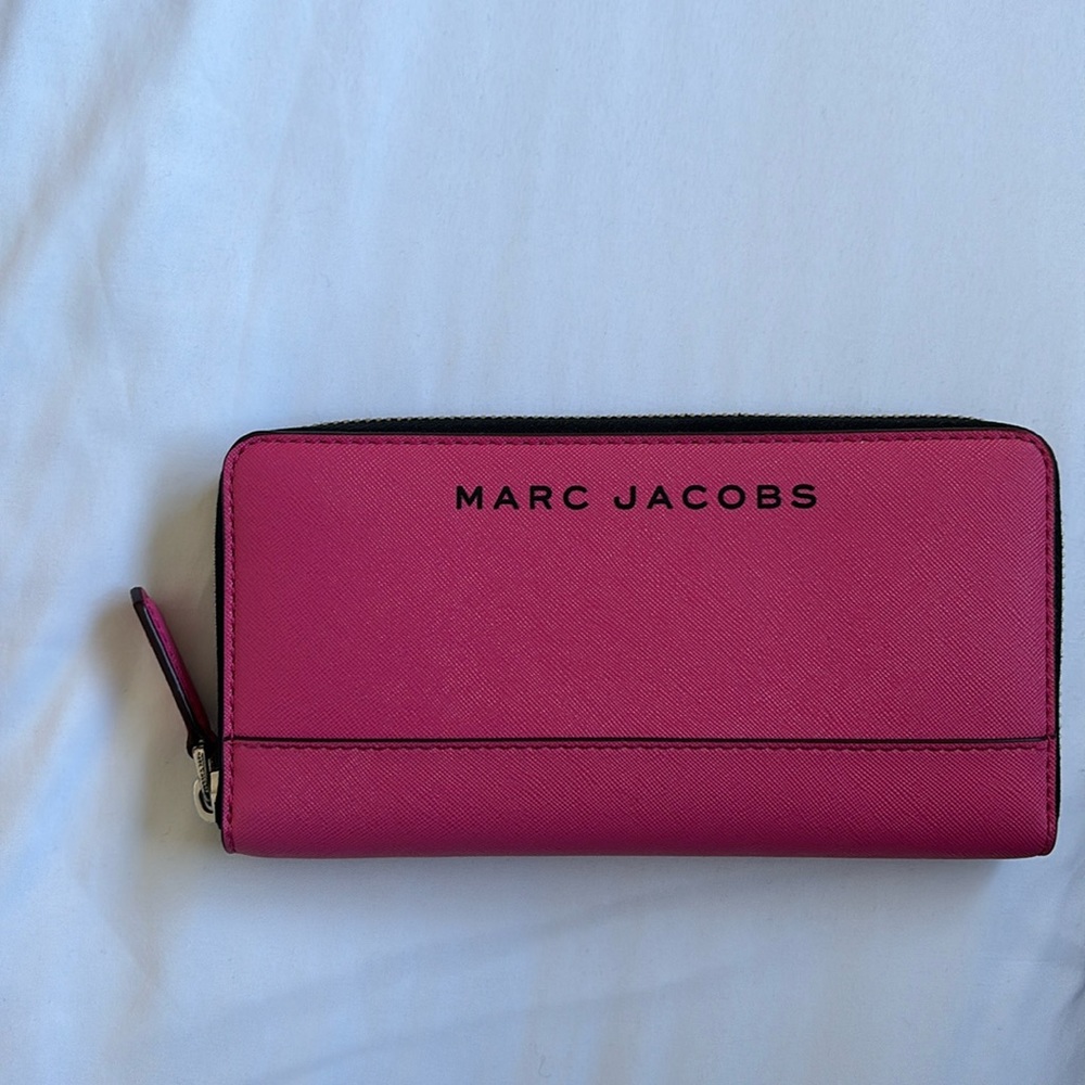Marc Jacobs - pink wallet